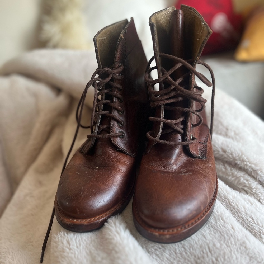 Seal of the Sutro women’s boots